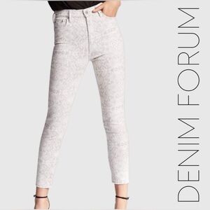 Aritzia x DENIM FORUM The Lola High Rise Skinny Snake Print Frayed Hem size 28